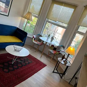 Double Bedroom Close To Common Park & Centre Apartment